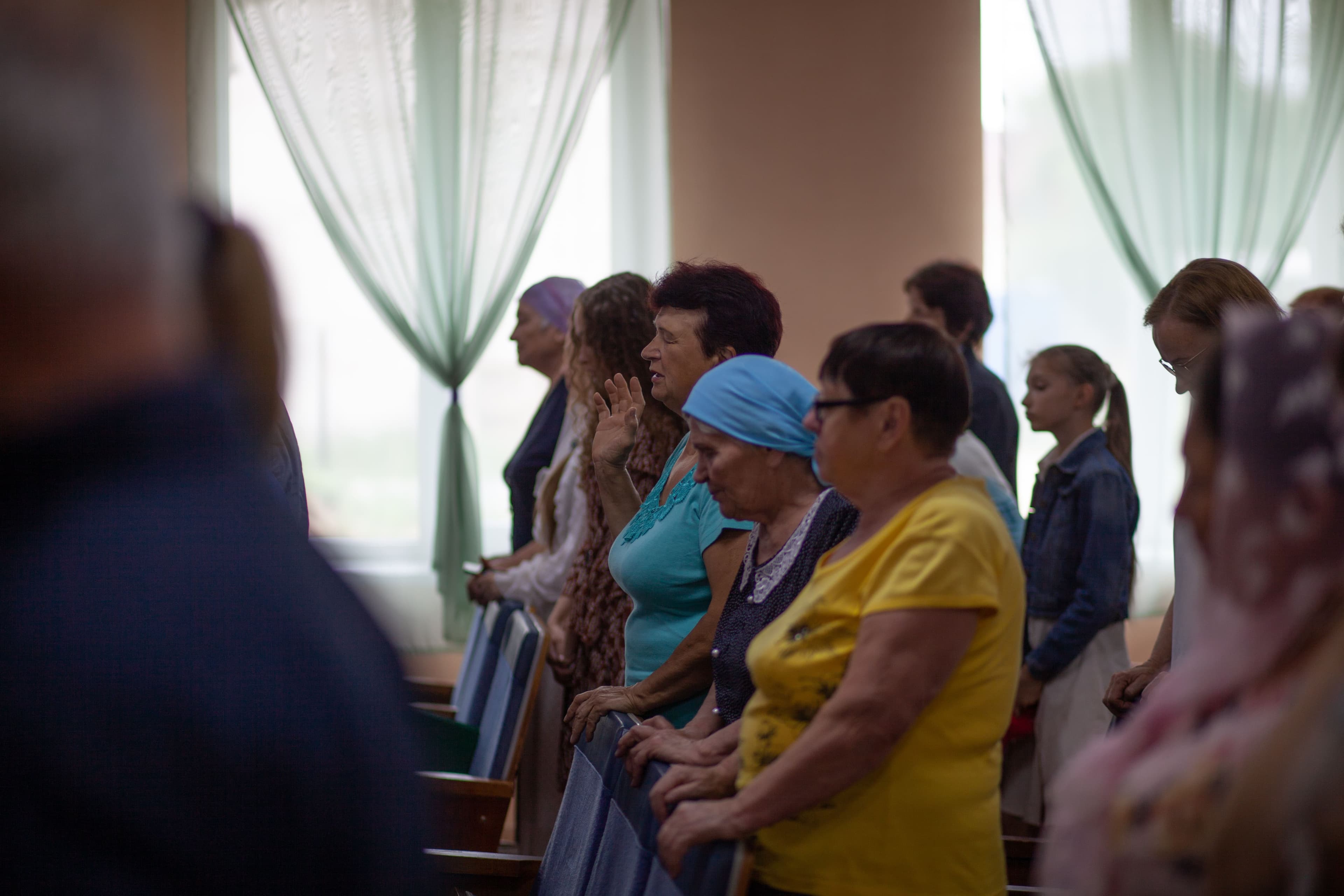 Пастор церкви проповідує